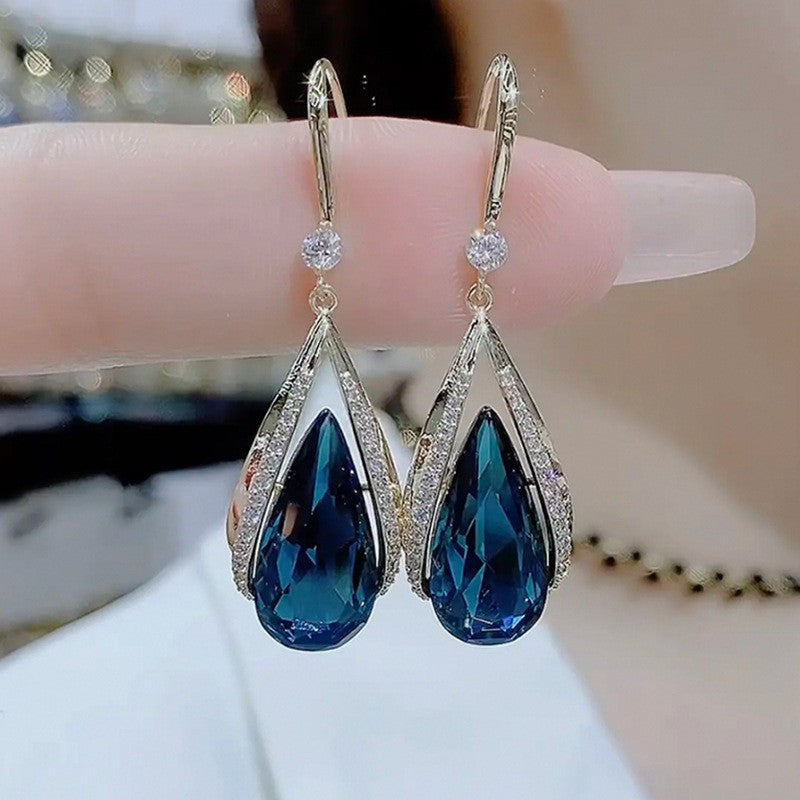 New Delicate Ear Hooks With A Sophisticated Vibe For Women